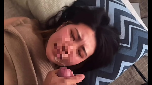 【主観映像】寝てる彼女にこっそりデカチン挿入でSEX!フィニッシュは顔面に大量ザーメンをぶっかけ! 絶頂 射精 大量顔射 ハメ撮り かわいい 巨乳 素人 カップル 投稿 個人撮影 日本人 えむゆみ
