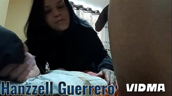 Mi primo me grava escondida mientras me mete su poya